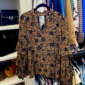 Gorgeous date night top for Fall!